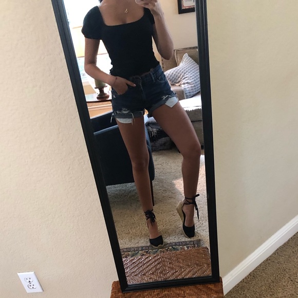 Levi’s mid-waisted shorts - Picture 5 of 6